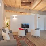 Luxury In Cardinal Ciceri By Rent アパート San Fermo della Battaglia